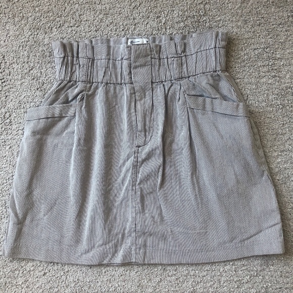 American Eagle Outfitters- Mini paper bag style skirt. - Picture 1 of 2